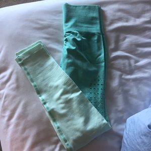 Blue/teal ombré leggings✨